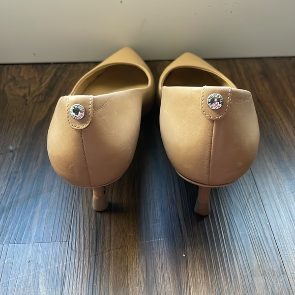 Michael Kors Like New Dorothy Leather Tan Classic Elegant 2 Inch Heels Size 7.5 - Picture 2 of 8